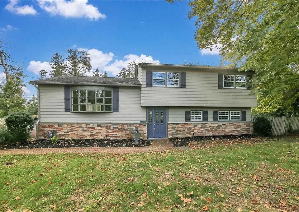 1st image of 12 Susan Dr