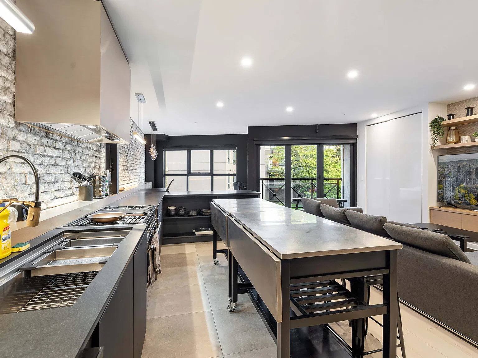 1 bed, 788 sqft, $3,650 — Photo 4