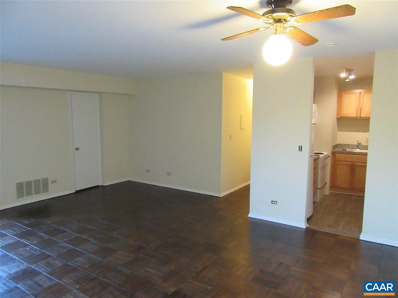 2 bed, 1.0 bath, 918 sqft, $2,100 — Photo 2