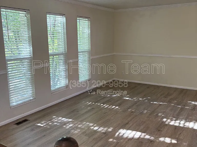 6068 S 2850 W — Photo 3