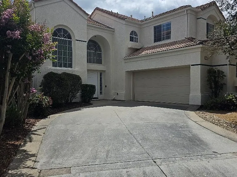45104 Putting Green Ct — Photo 1