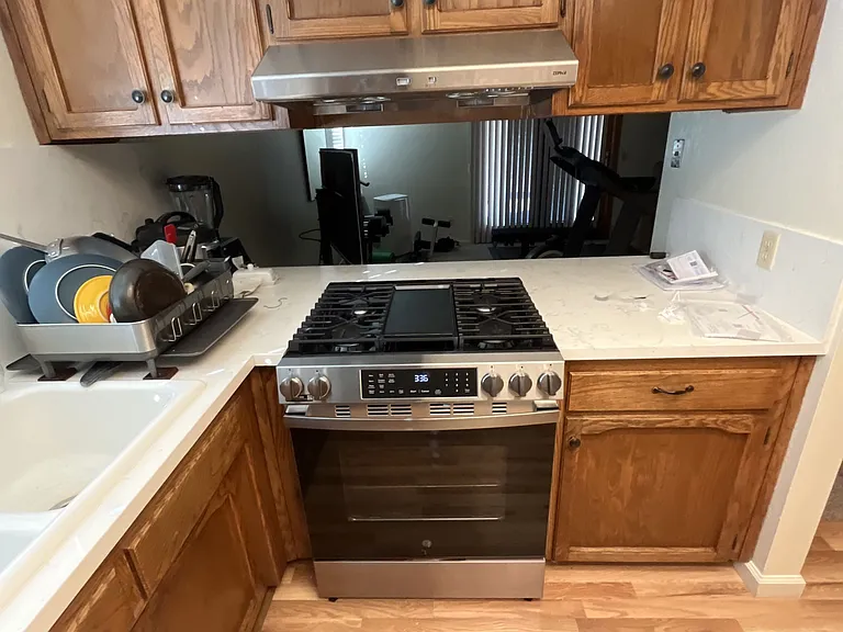 Kitchen - New Stainless Steel Range/Oven & Hood (Nov 2025)