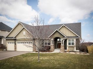 2066 Valley Creek Ln, Shakopee, MN 55379