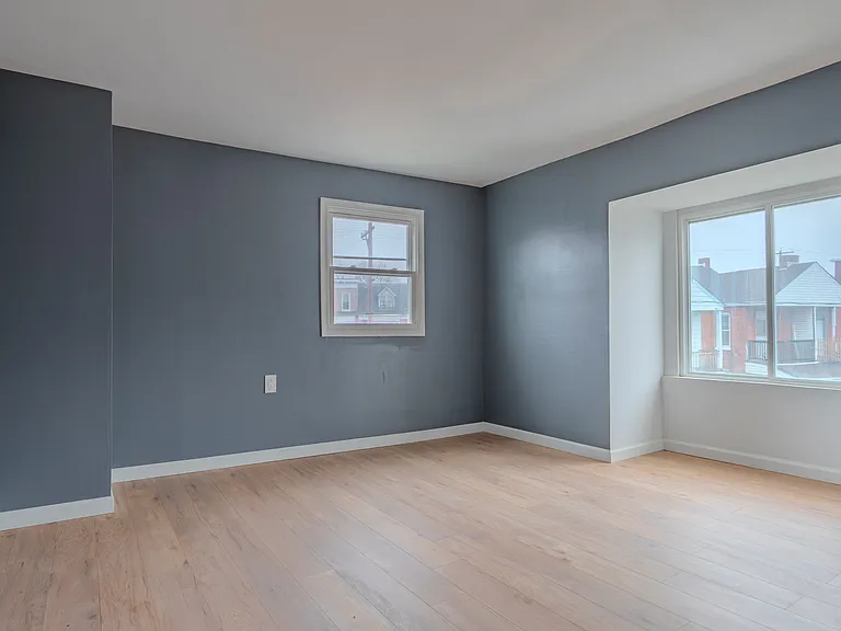 662 Salem Ave — Photo 10