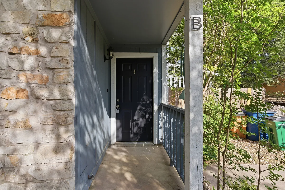 Building Photo - 8101 Dowling Cv #B