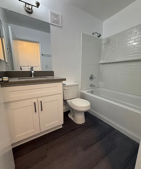 1071 Junipero Ave #301 — Photo 7