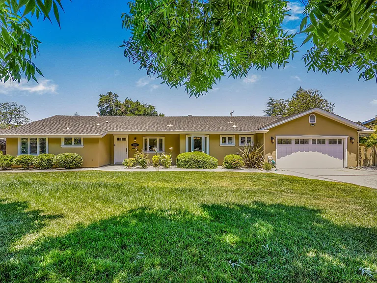 20317 Blauer Dr — Photo 1