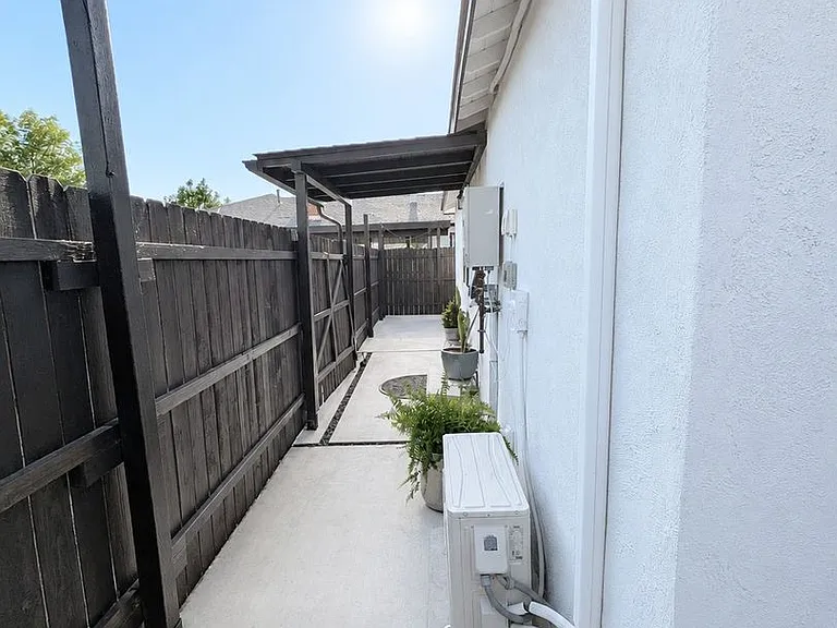 2886 Sumner Ave — Photo 5