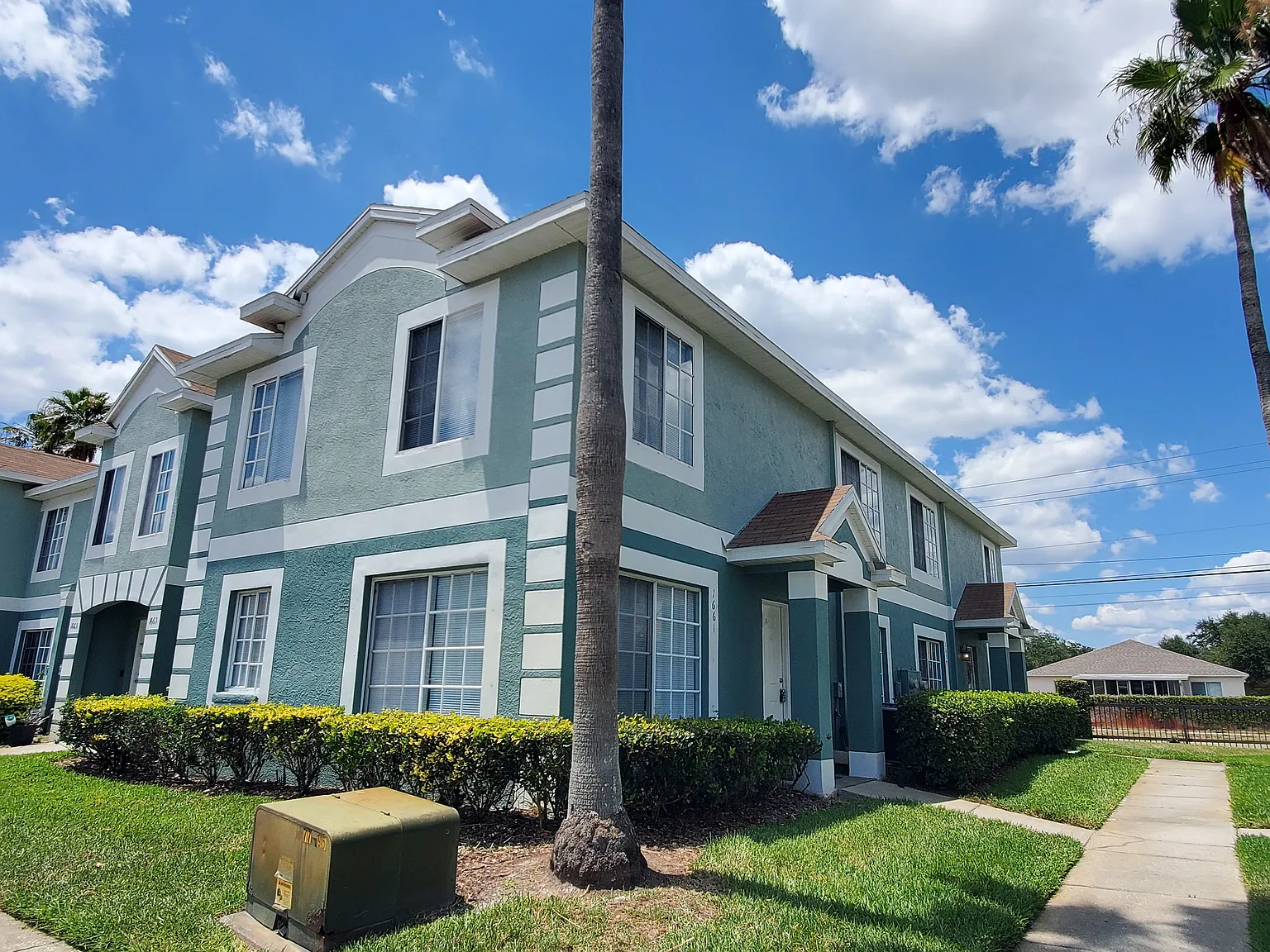 3 bed, 2.5 bath, 1364 sqft, $1,850 — Photo 2