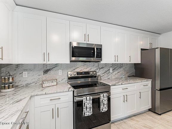 3rd image of 3014 San Filippo Dr SE