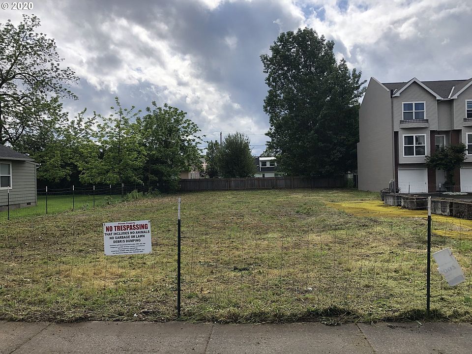 2nd image of 647 NE Roberts Ave