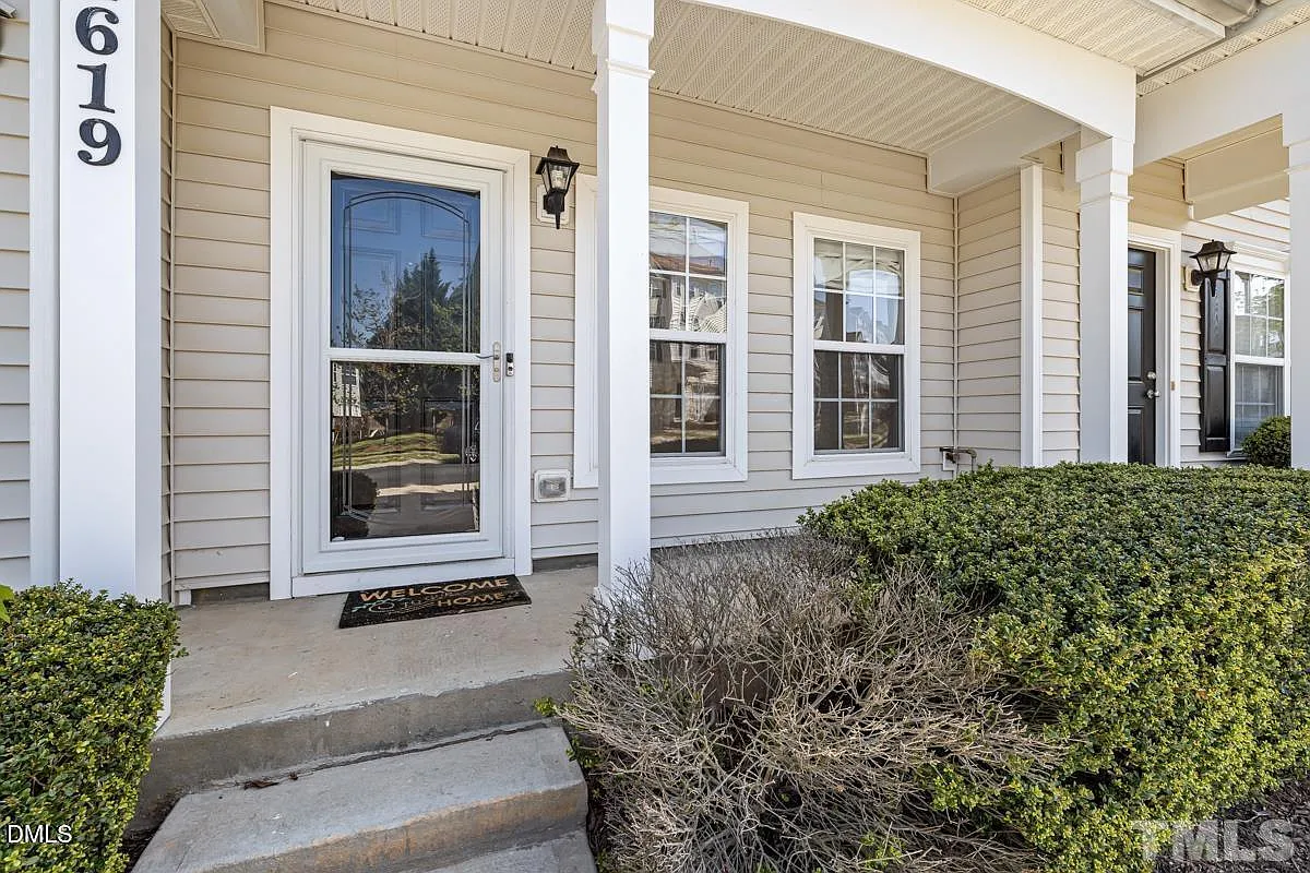 2 bed, 2.5 bath, $1,600 — Photo 2