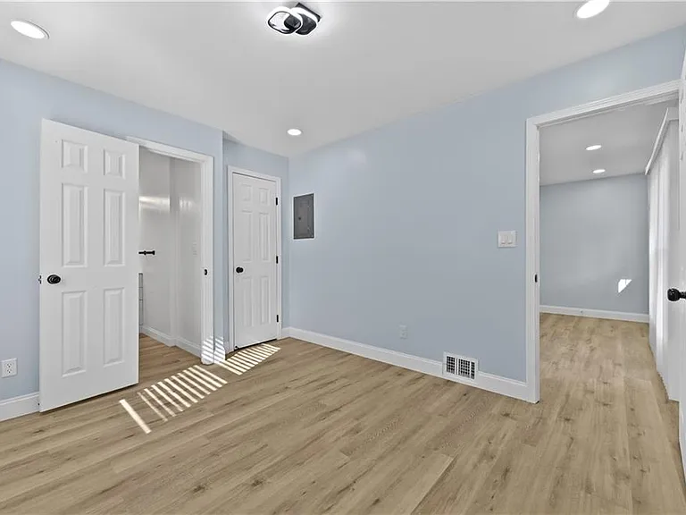 1728 Wayland Cir — Photo 10