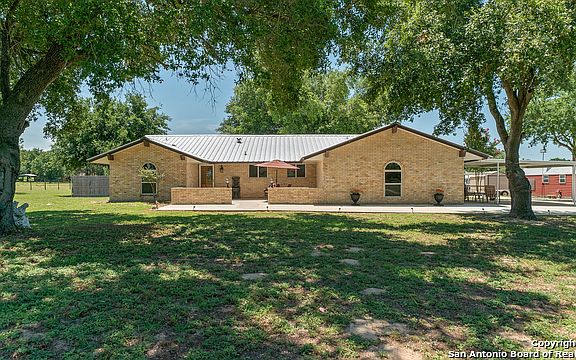 2nd image of 234 Bluebonnet Ln