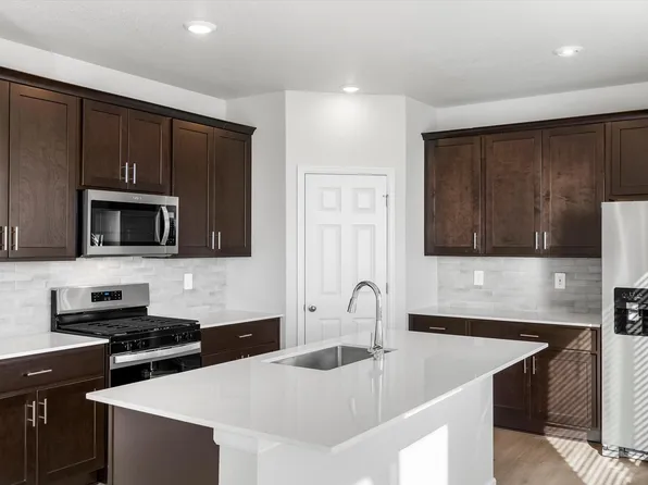 1230 Spring Creek Dr, Windsor, CO 80550