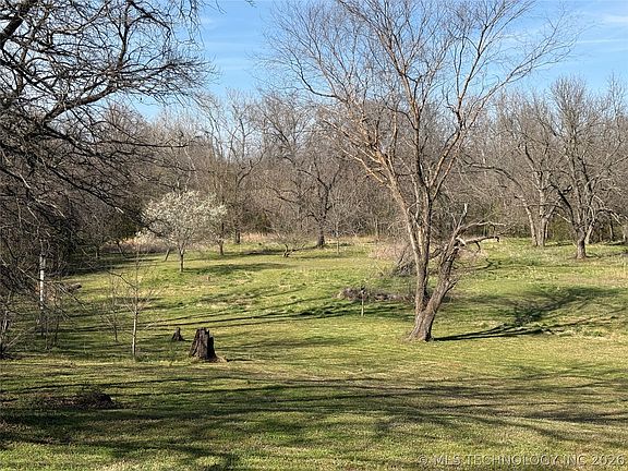 4th image of 537 Lexington Rd