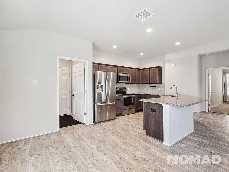536 Long Leaf Dr — Photo 5