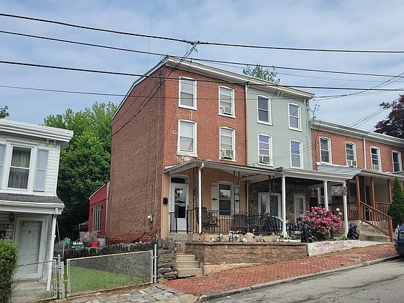 3rd image of 905 Mulberry St