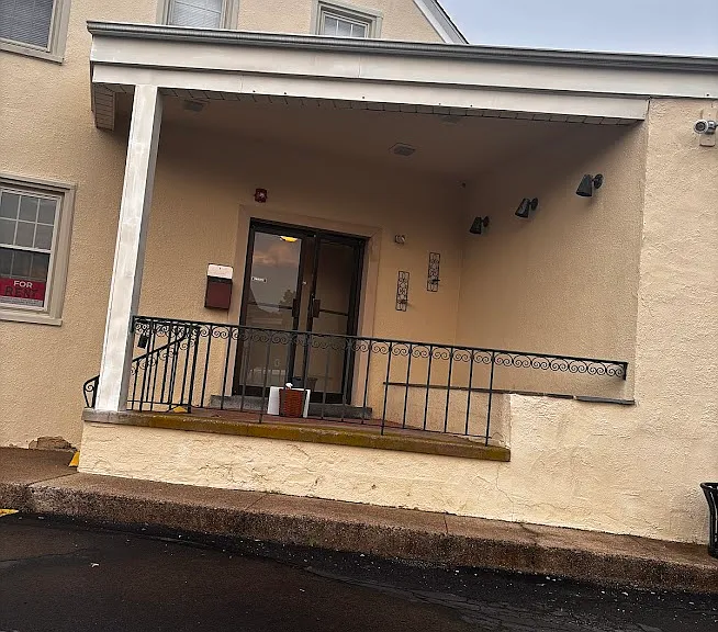 Apartment covered patio & private entrance to 2nd floor apt.
