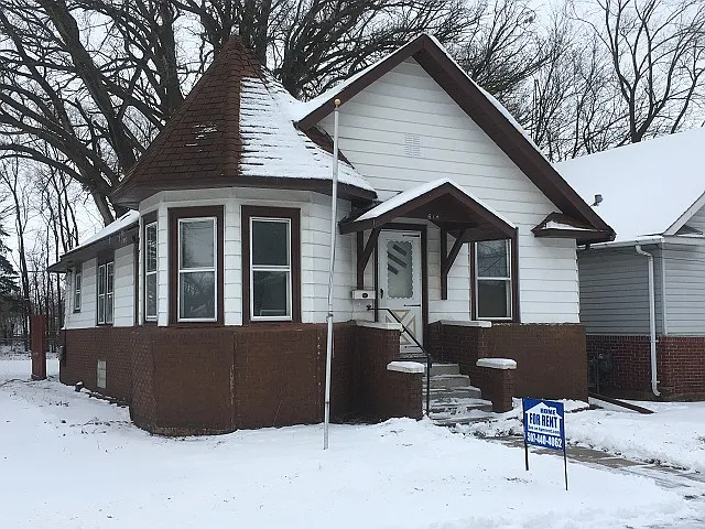 614 10th St NE — Photo 1