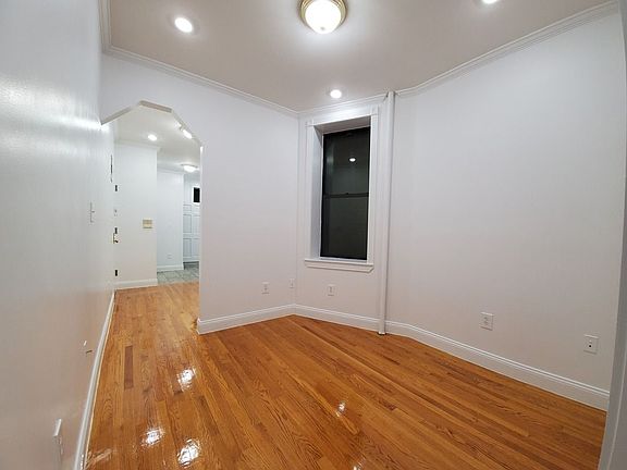 5th image of 212 W 17th St #A