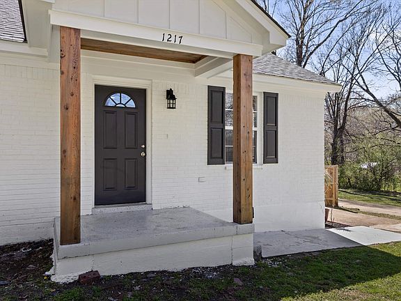 3rd image of 1217 Carlton Rd