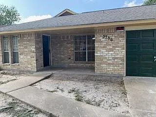 3 bed, 1.5 bath, 1164 sqft, $1,525 — Photo 1