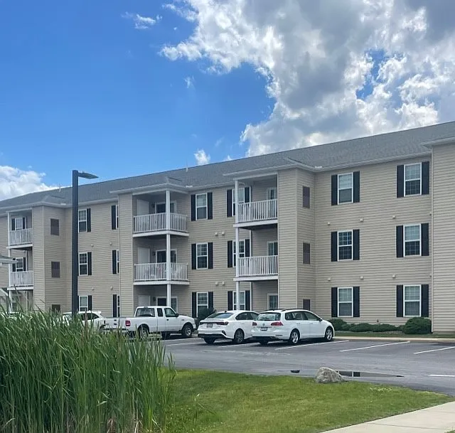 Huntington Square Senior Apartments — Photo 1