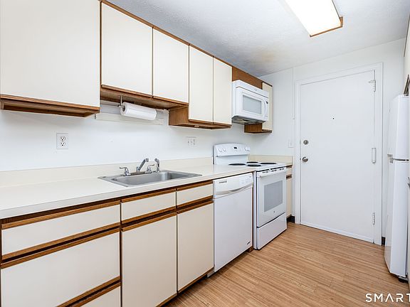 5th image of 1186 Middle Turnpike West #B2