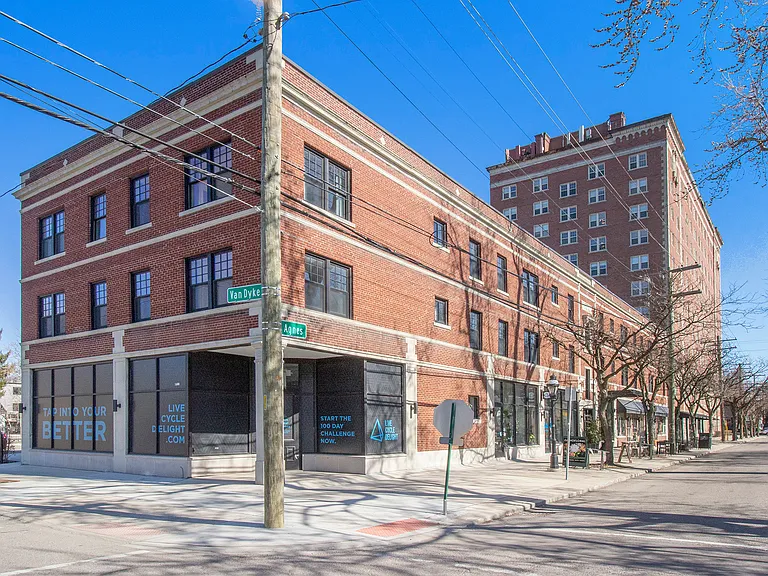 1400 Van Dyke St #307 — Photo 3