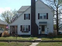 1st image of 823 S 2nd St