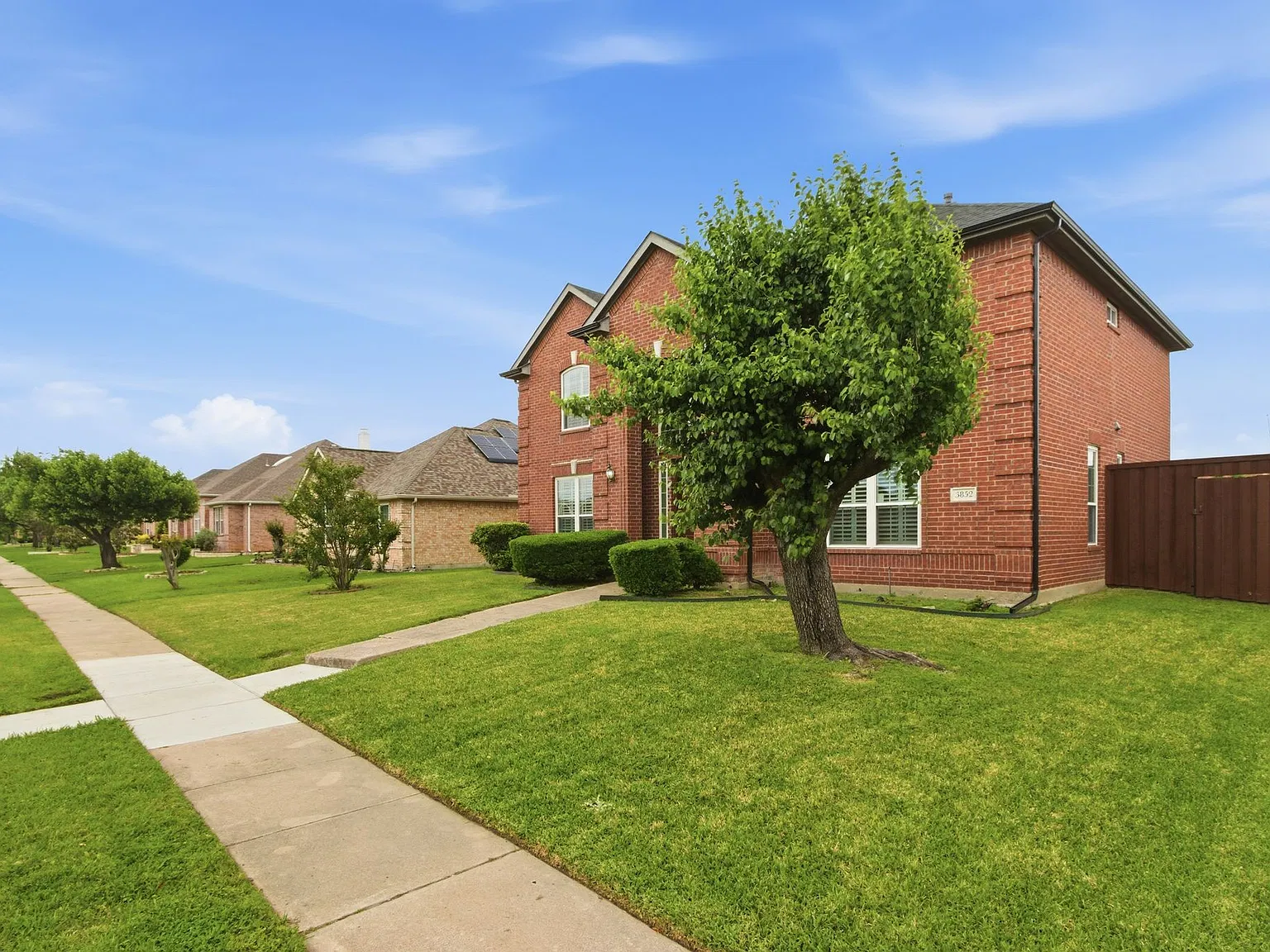 4 bed, 2696 sqft, $3,000 — Photo 3