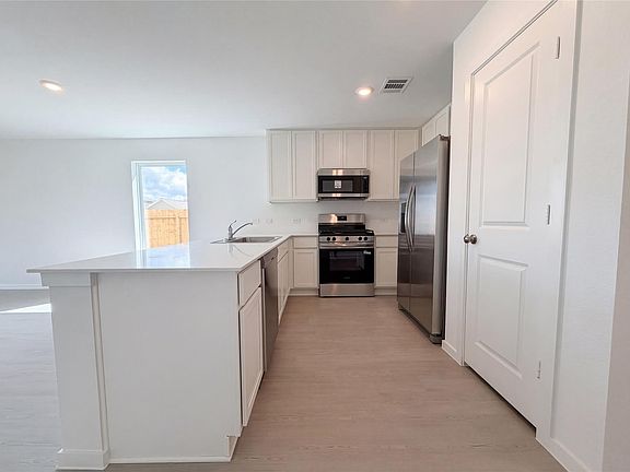 2nd image of 200 Bennett St