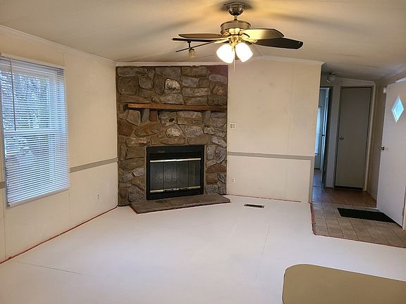 3rd image of 439 Aspen Dr