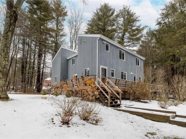 6 Duncaster Circle, Granby, CT 06035