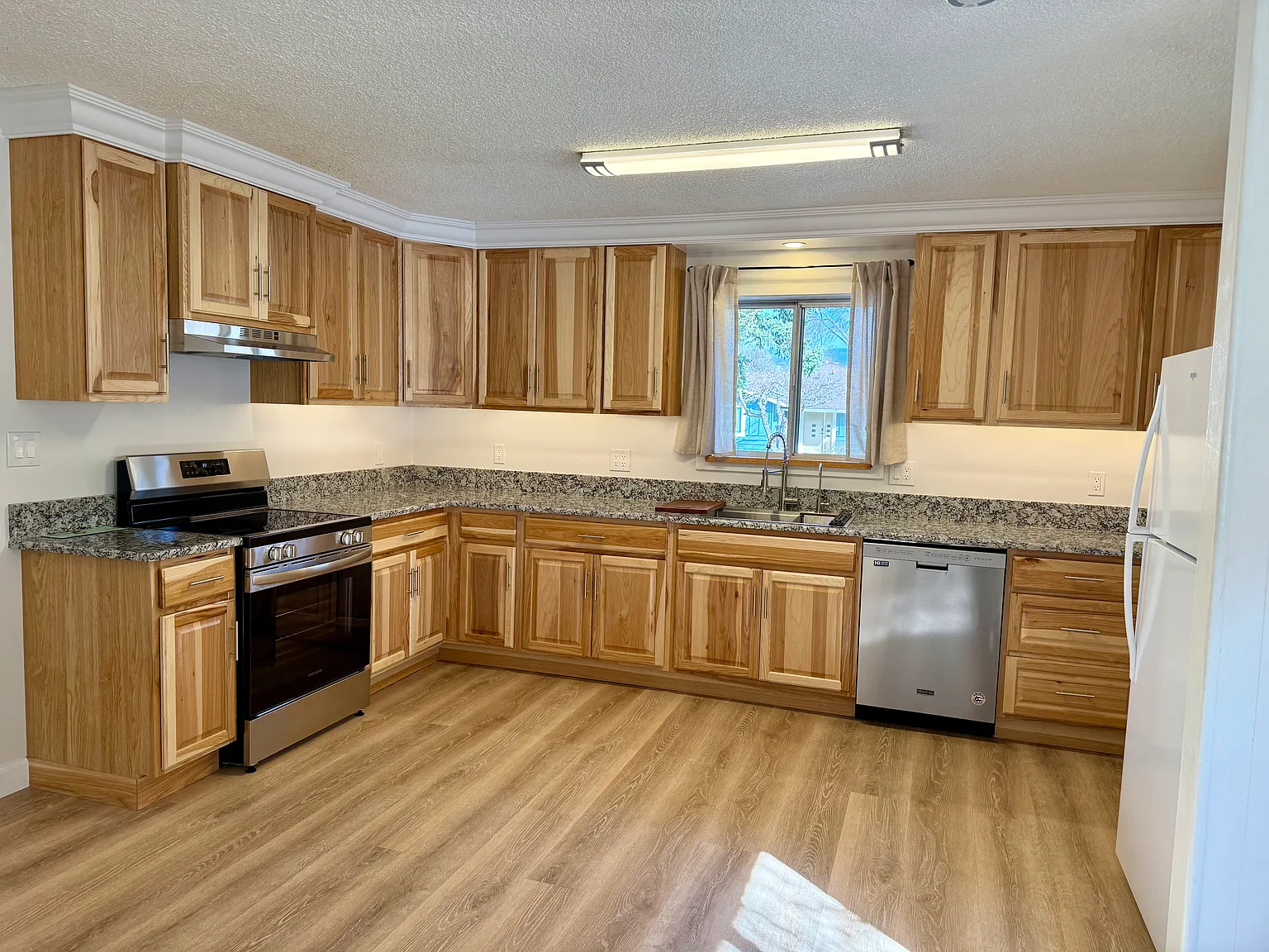 3 bed, 1556 sqft, $2,350 — Photo 1