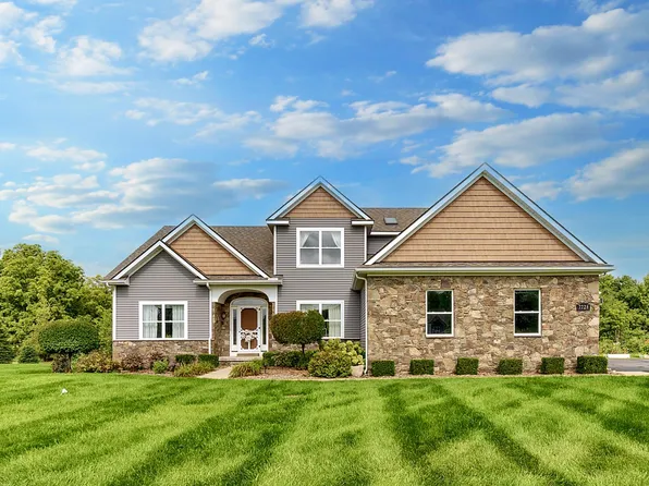 7728 Fox Trace Rd, Dexter, MI 48130