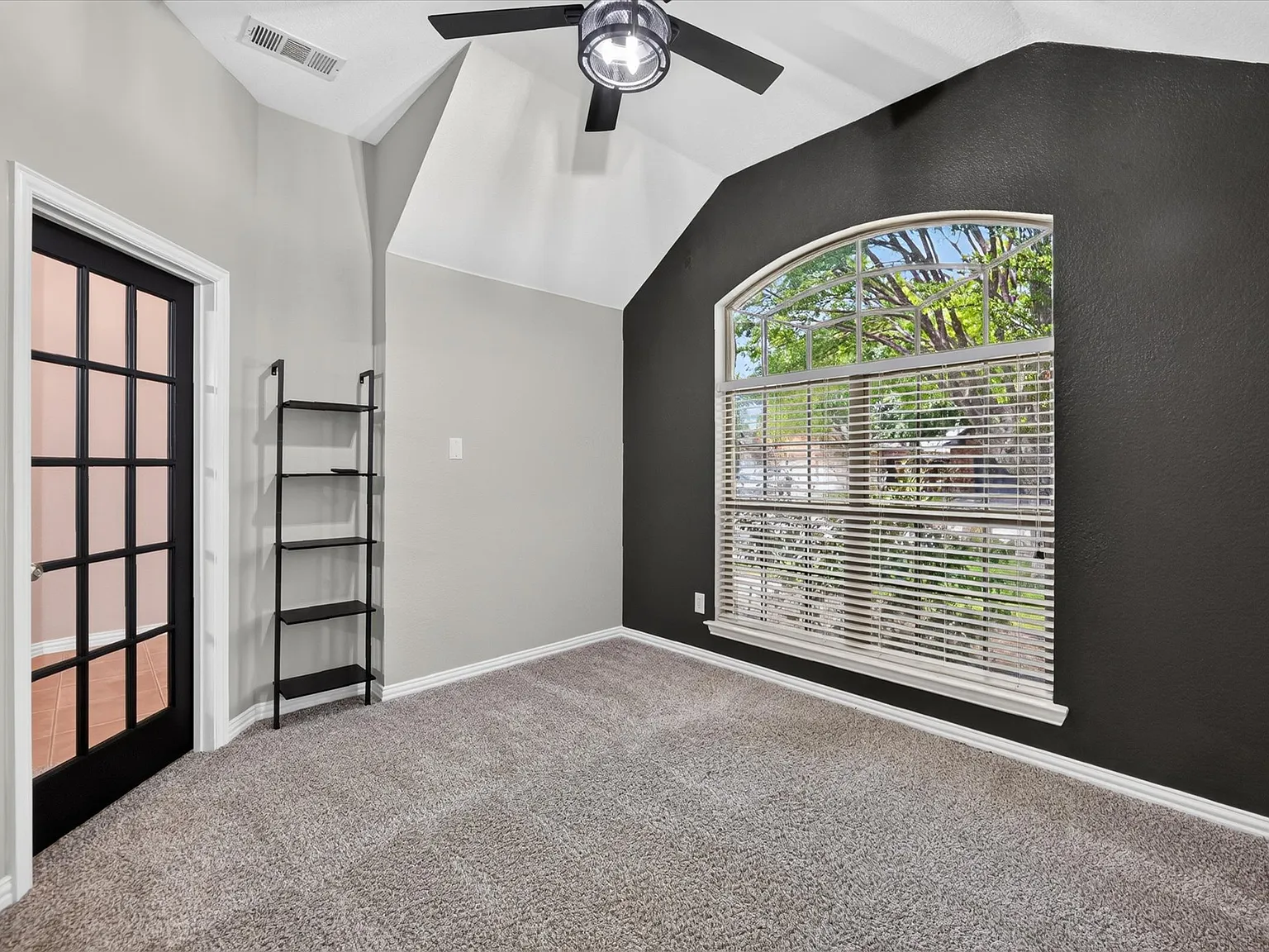 4 bed, 2714 sqft, $2,995 — Photo 4