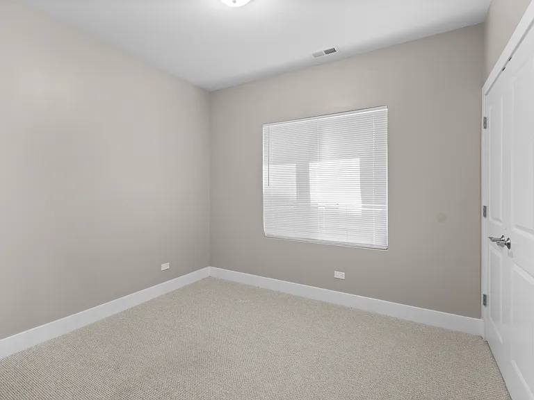 643 E 50th St #1 — Photo 9