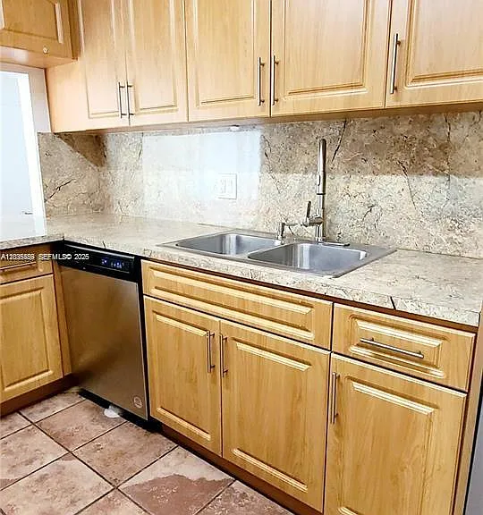 9410 Live Oak Pl #109 — Photo 10