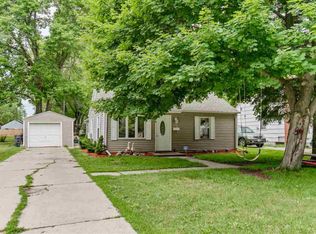 1426 Bismarck St, Green Bay, WI 54301