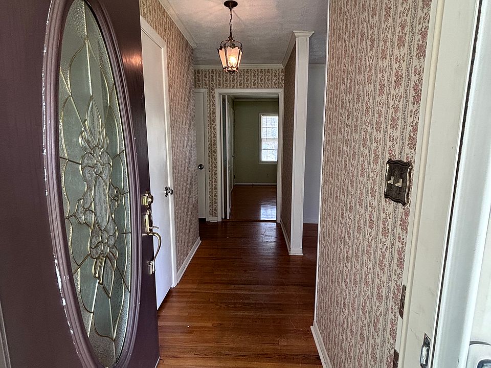 1st image of 121 Westmore Dr