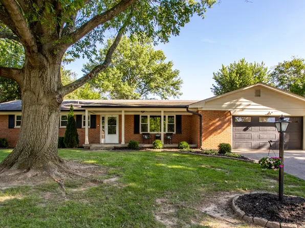 6136 Bluff Acres Dr, Greenwood, IN 46143