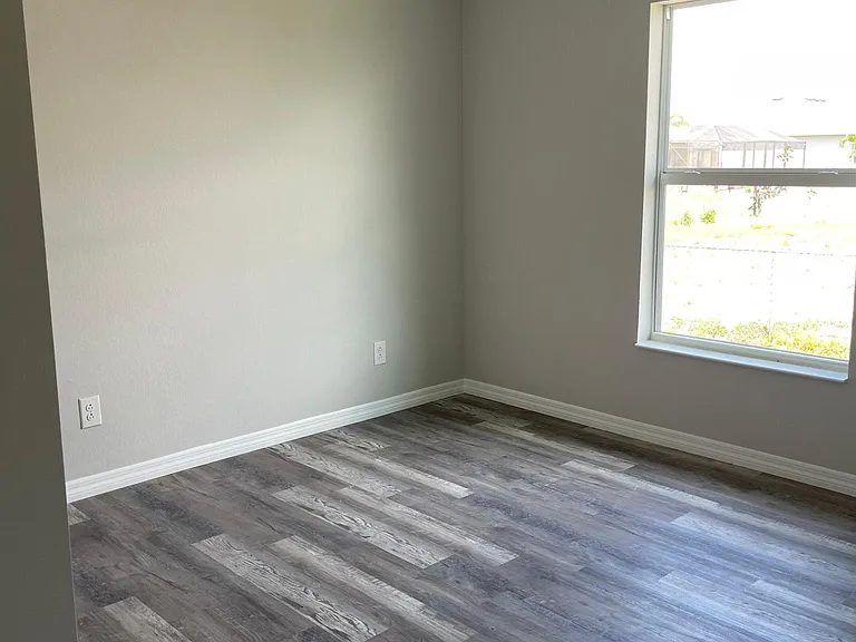 202 NW 25th Pl — Photo 10