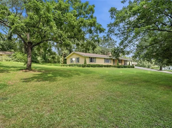 264 School St, Gillsville, GA 30543