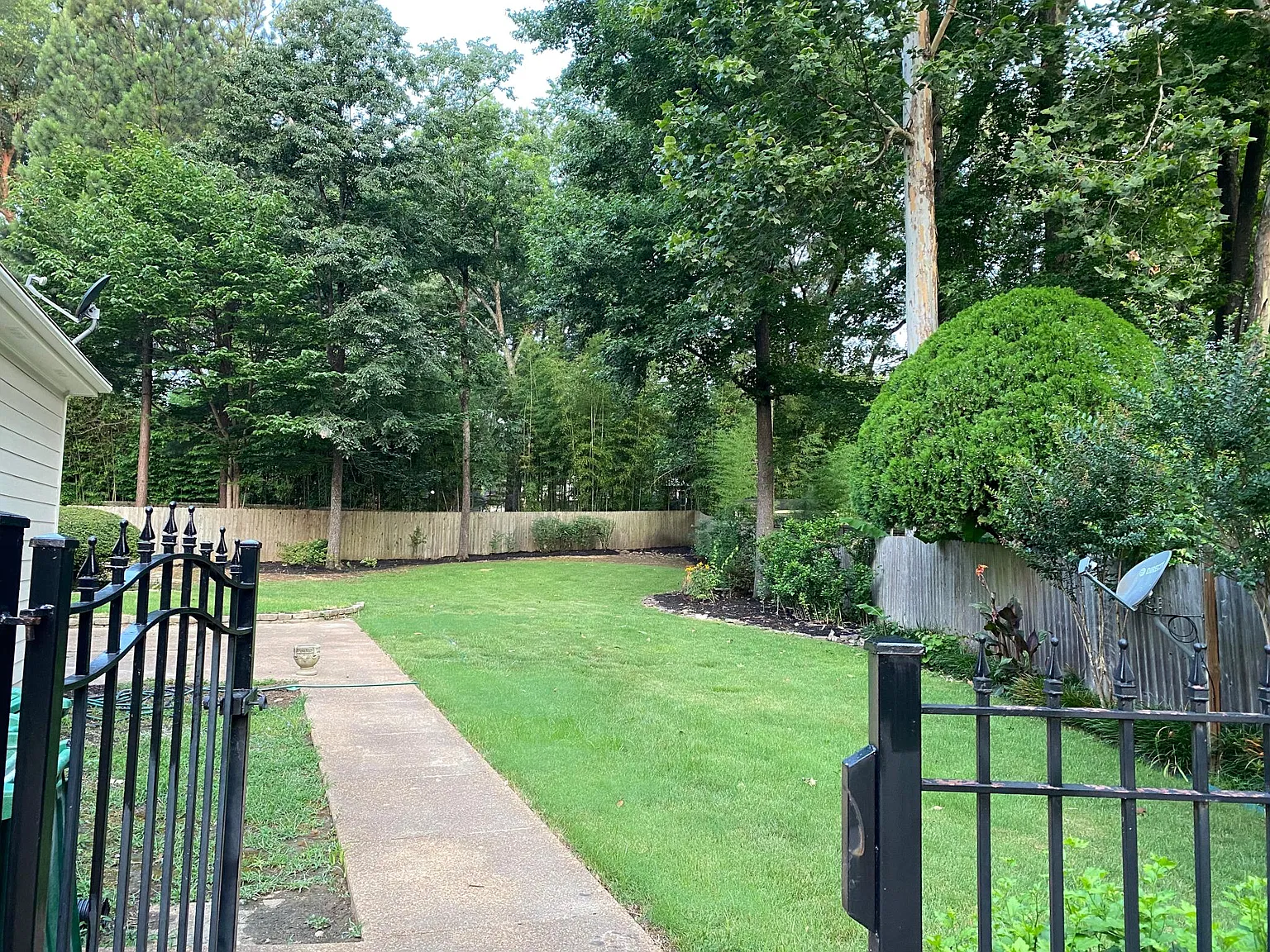 4 bed, 3.5 bath, 2400 sqft, $3,195 — Photo 2