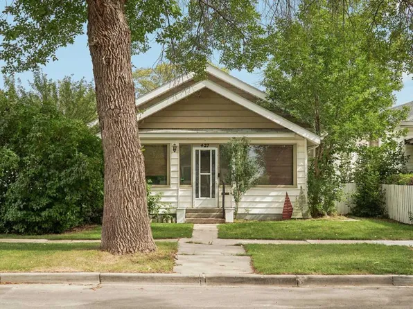 427 W 12a St N, Lethbridge, AB T1H 2J5
