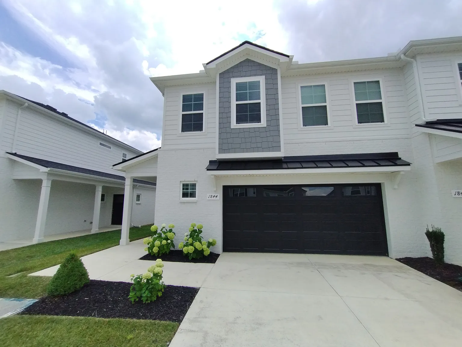 3 bed, 2.5 bath, 1811 sqft, $2,300 — Photo 1