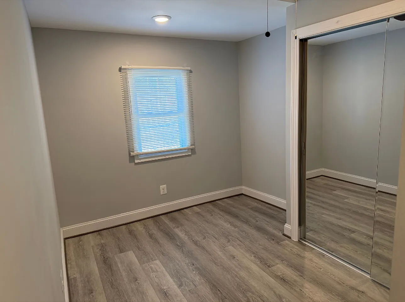 716 E 23rd St $550 Private Room (Shared Bath) — Photo 3