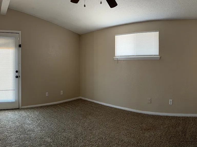 5527 Carousel Dr — Photo 20